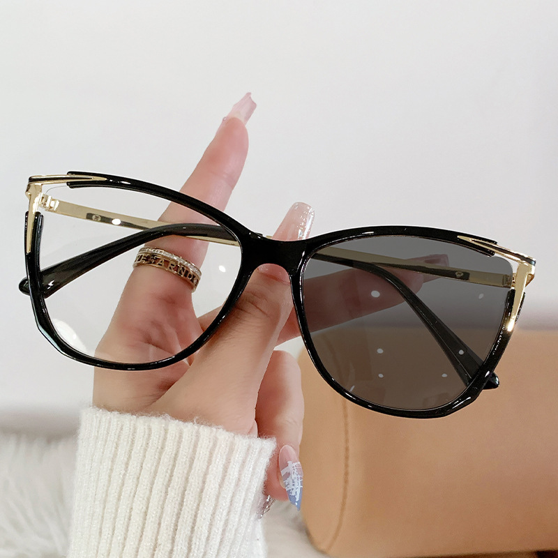 Women's Cat Eye Transition Glasses – Gold Frame