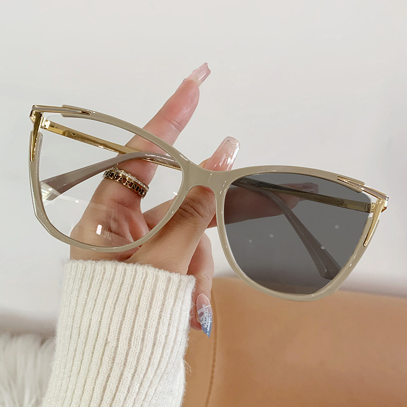 Women's Cat Eye Transition Glasses – Gold Frame