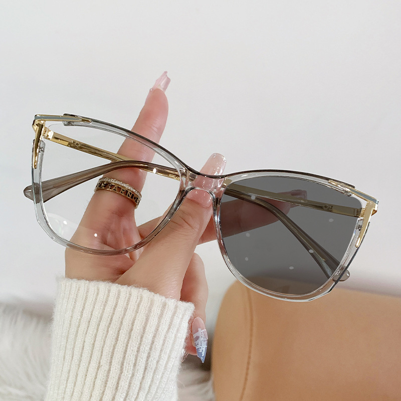 Women's Cat Eye Transition Glasses – Gold Frame
