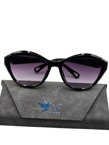 Women’s Chic Black Cat-Eye Sunglasses – Gradient Lenses with Case
